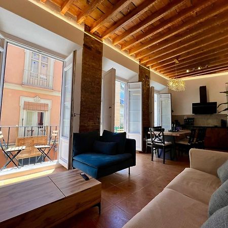 Casa Naty, Espacioso Renovado Apartamento En El Centro De Malaga Bagian luar foto