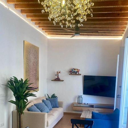 Casa Naty, Espacioso Renovado Apartamento En El Centro De Malaga Bagian luar foto