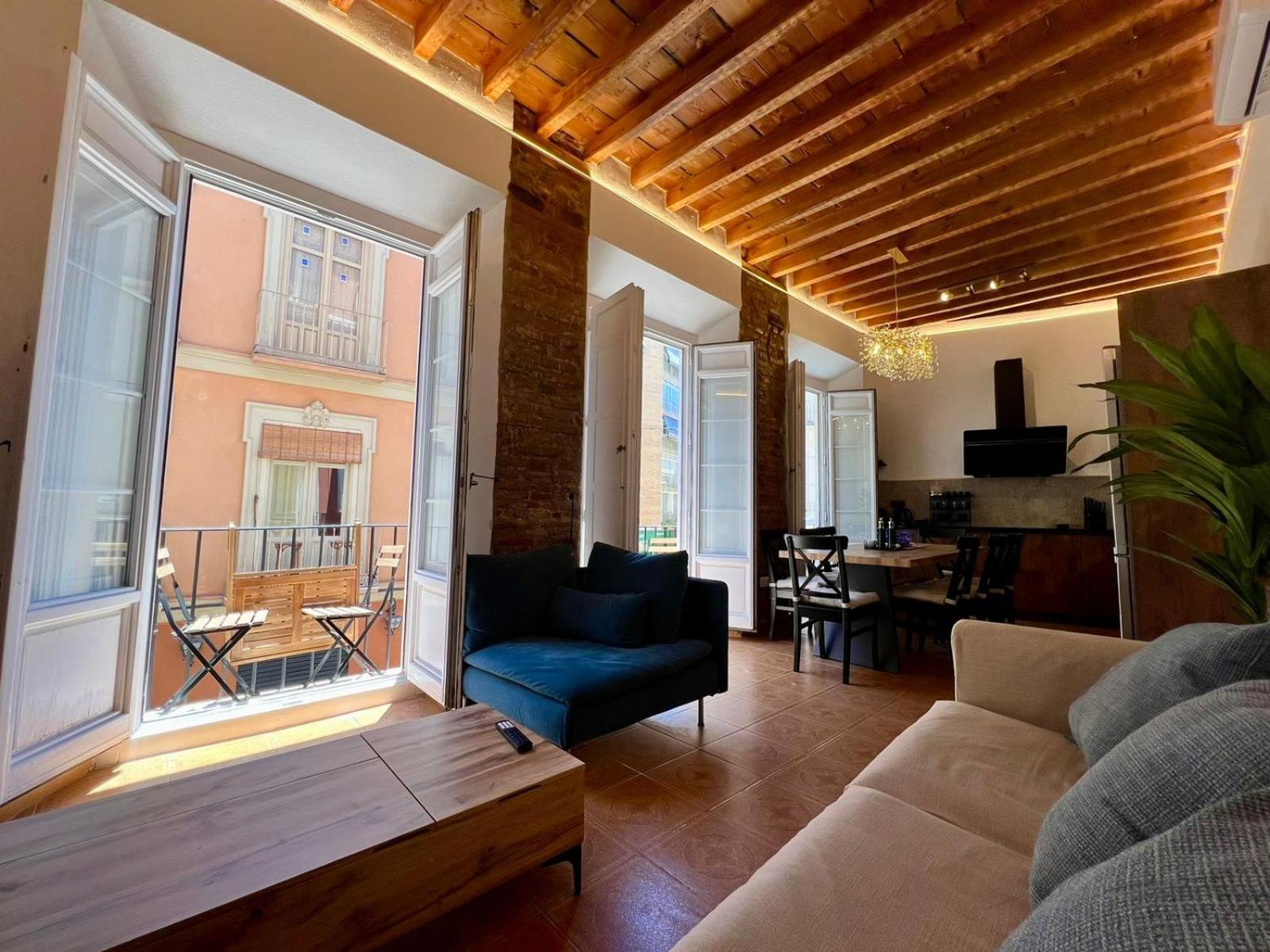 Casa Naty, Espacioso Renovado Apartamento En El Centro De Malaga Bagian luar foto