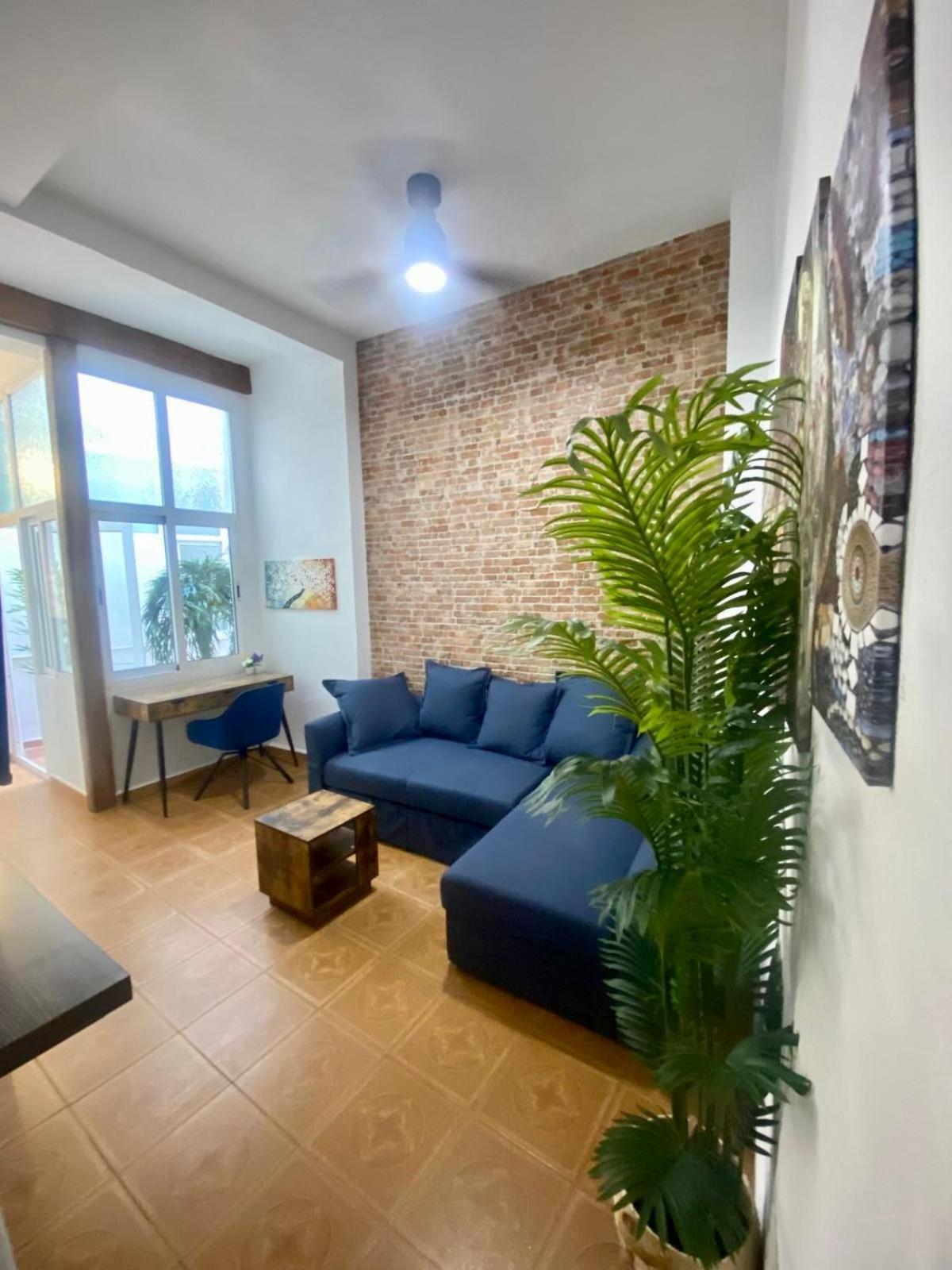 Casa Naty, Espacioso Renovado Apartamento En El Centro De Malaga Bagian luar foto