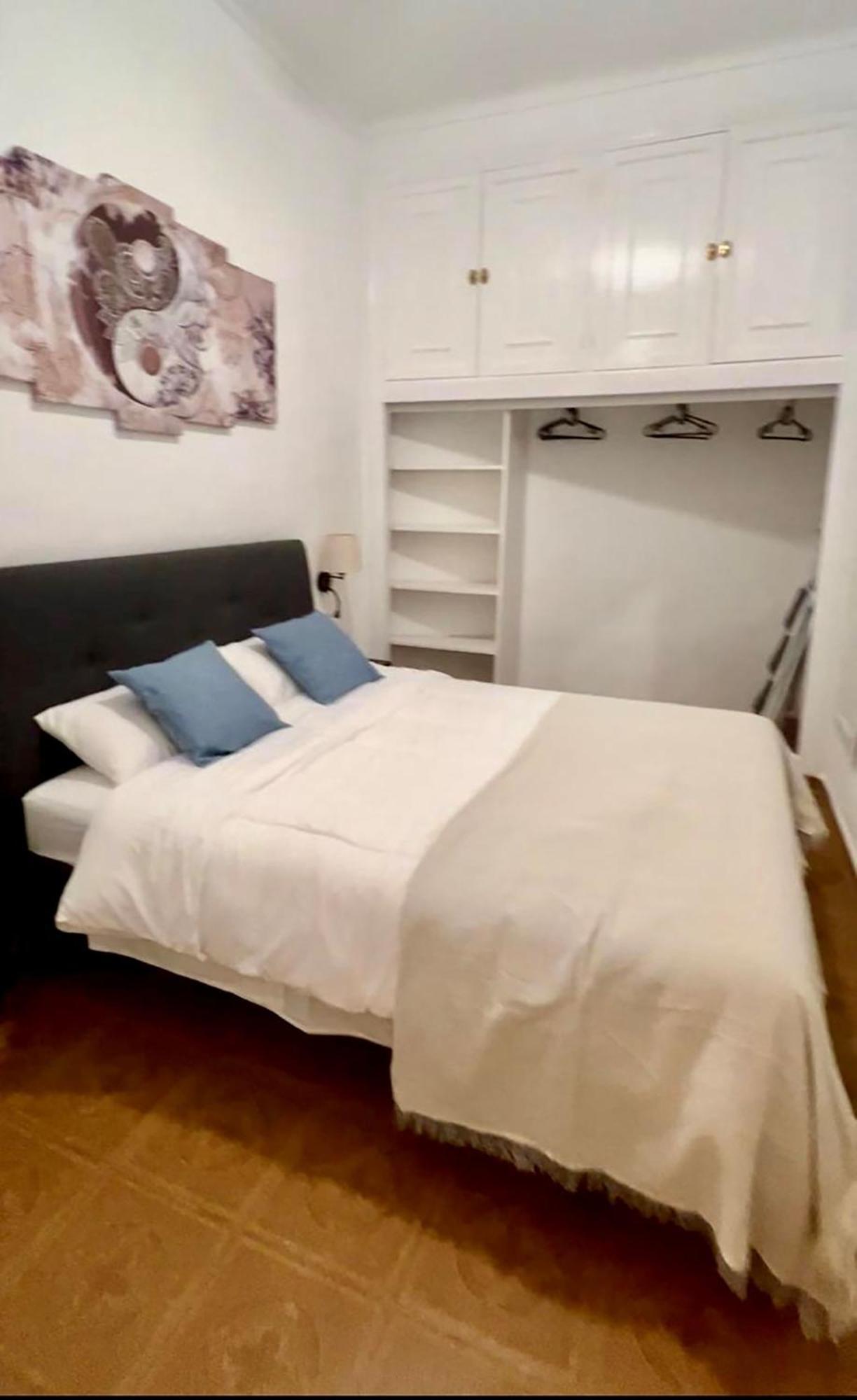 Casa Naty, Espacioso Renovado Apartamento En El Centro De Malaga Bagian luar foto