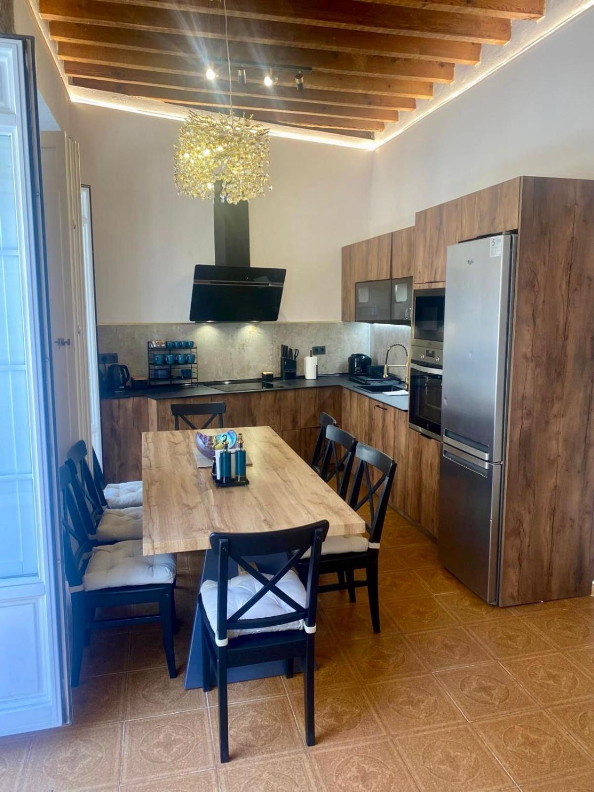 Casa Naty, Espacioso Renovado Apartamento En El Centro De Malaga Bagian luar foto