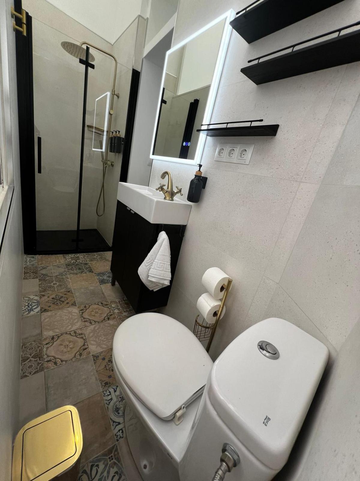 Casa Naty, Espacioso Renovado Apartamento En El Centro De Malaga Bagian luar foto