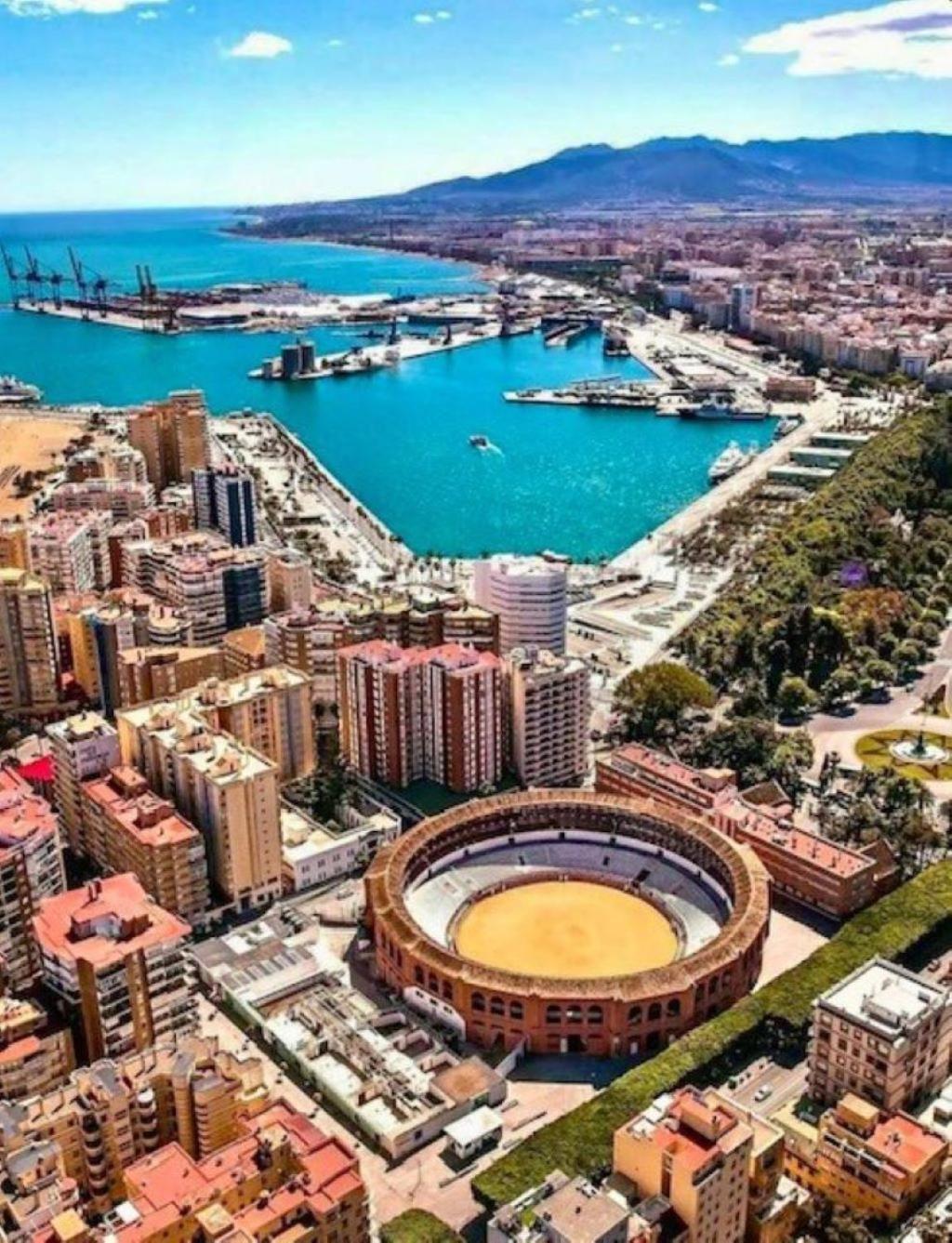Casa Naty, Espacioso Renovado Apartamento En El Centro De Malaga Bagian luar foto