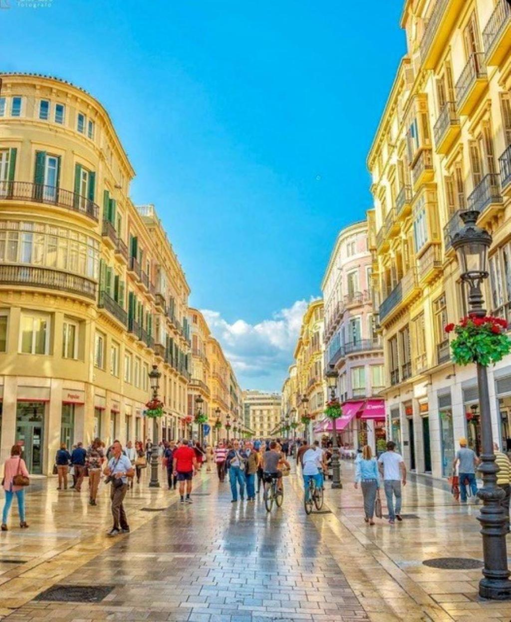 Casa Naty, Espacioso Renovado Apartamento En El Centro De Malaga Bagian luar foto