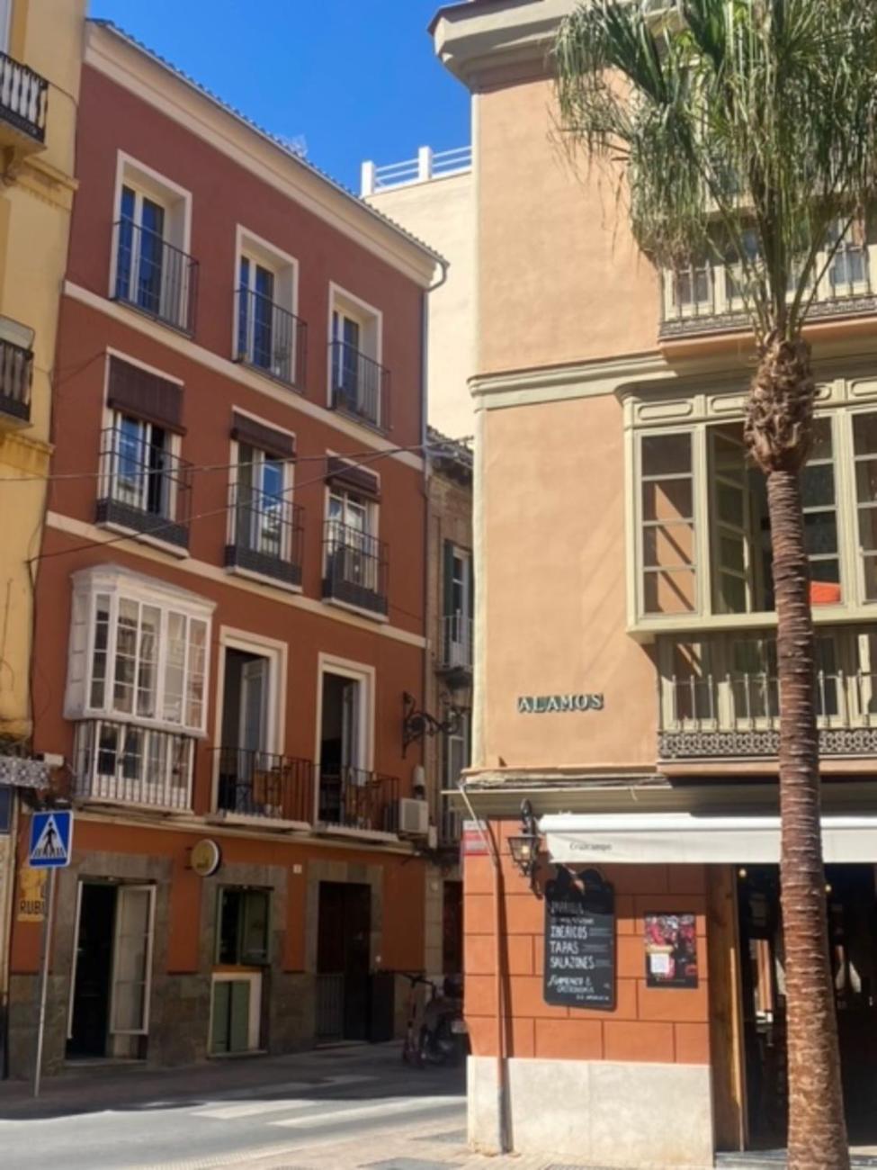 Casa Naty, Espacioso Renovado Apartamento En El Centro De Malaga Bagian luar foto